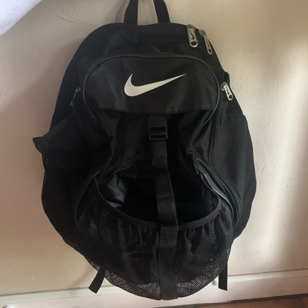 Nike Soccer Backpack w Ball Pocket